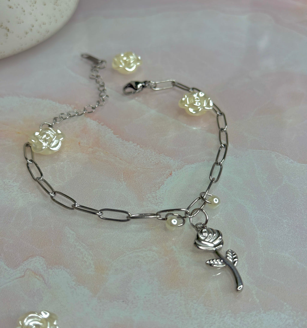 Brazalete con rosa plateada🍂