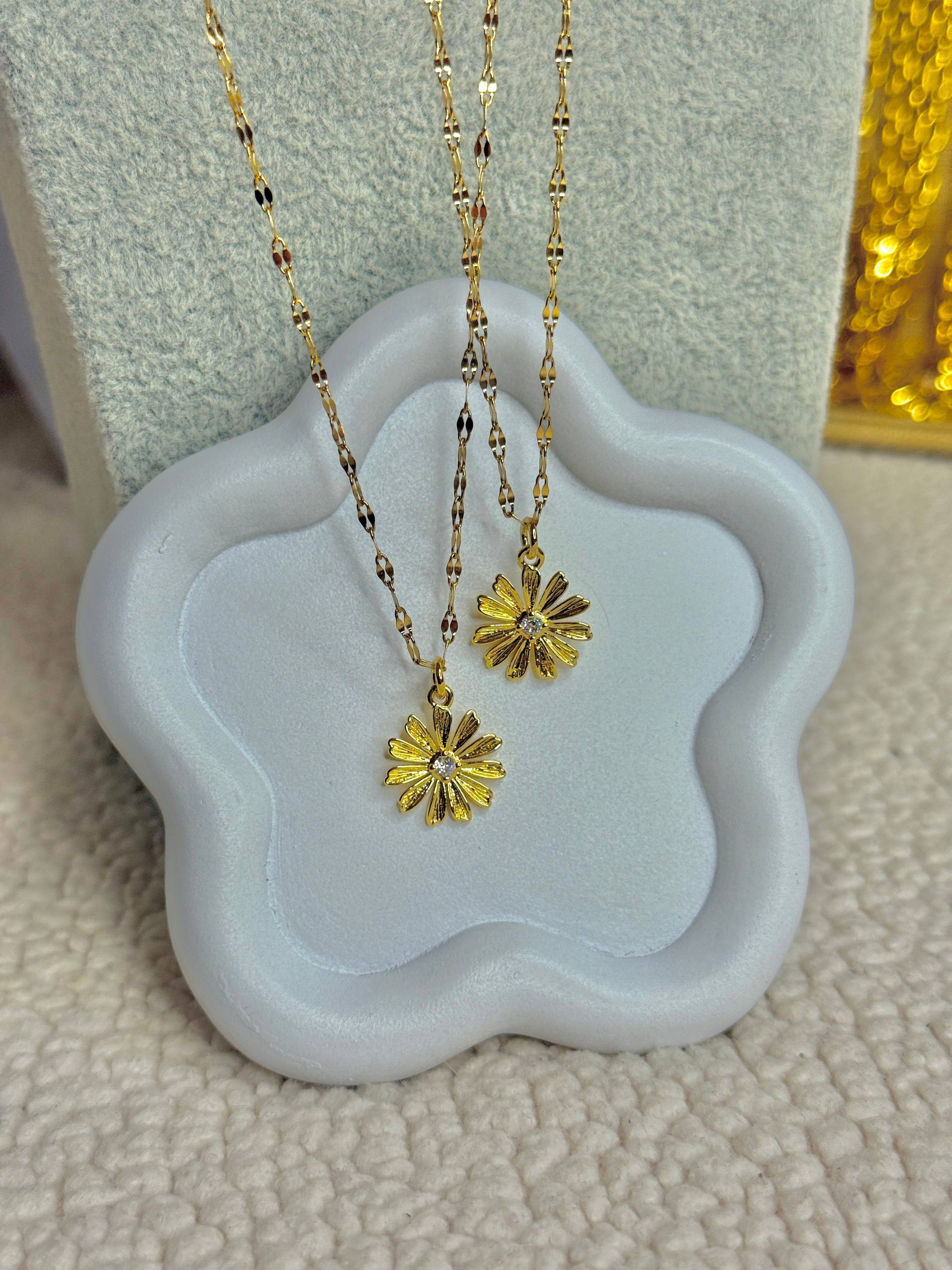 Daisy necklace