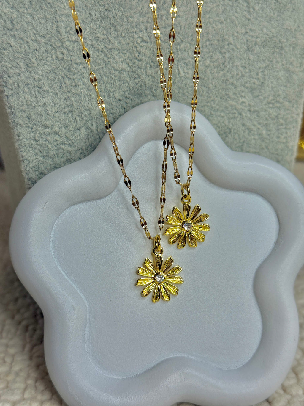 Daisy necklace