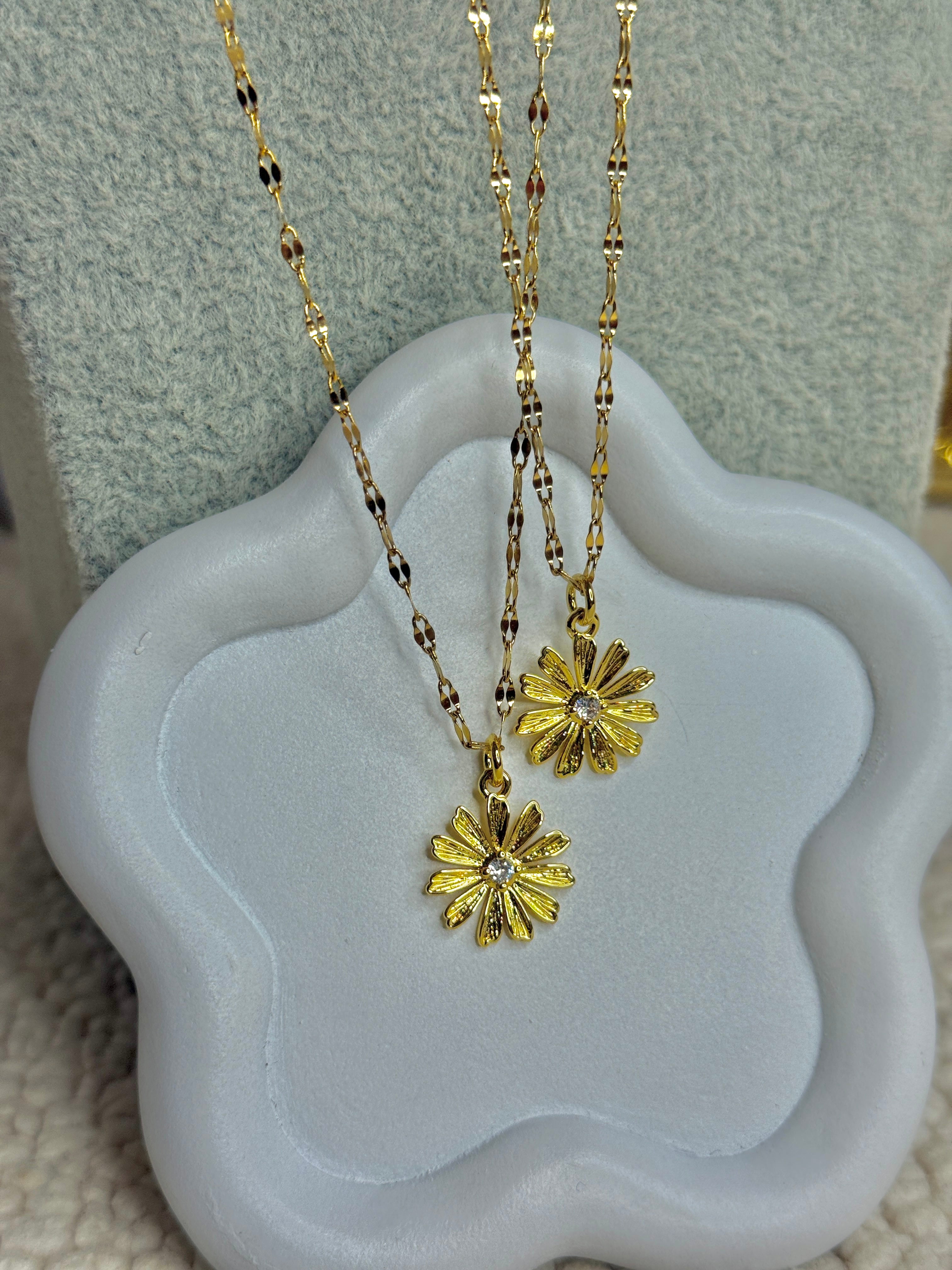 Daisy necklace