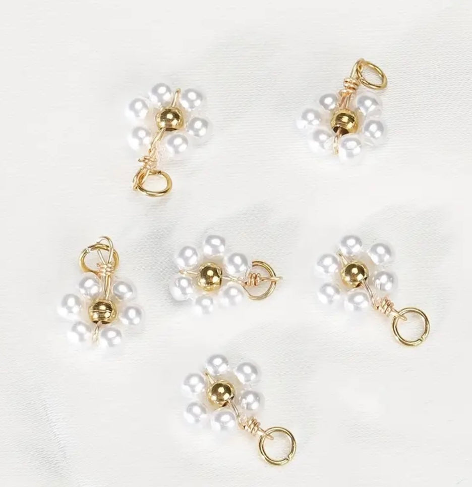 White flower charm