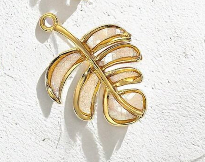 Gold leaf charm🍃