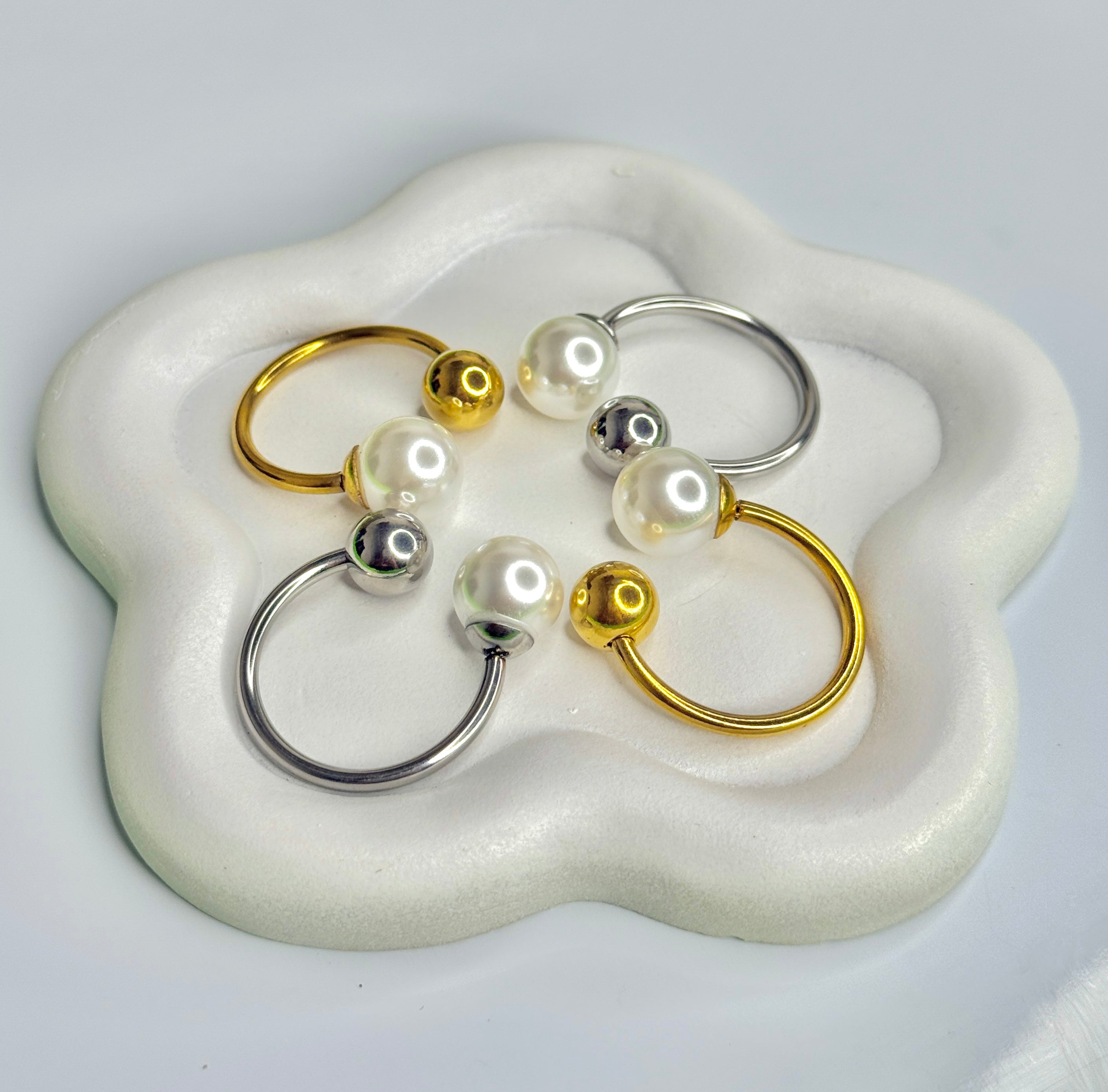 Anillos plateados con perla